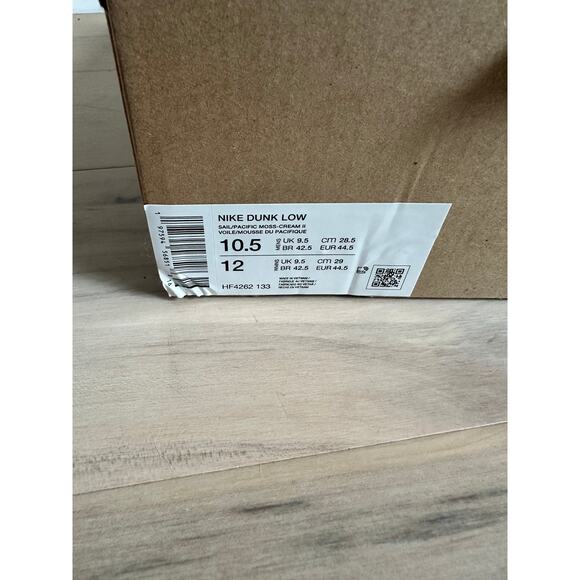 Nike Dunk Low Size 10.5 NEW Sail/Pacific Moss/Cream HF4262-133 - Picture 2 of 8